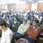Alunos do Ensino Médio assistem às palestras sobre vestibulares no auditório
