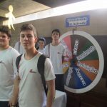 Alunos apresentam o estande do seu projeto na Semana Cultural de 2014