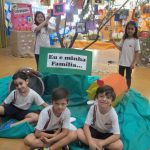 Visitantes percorrem os estandes da Semana Cultural de 2014