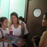 Alunos apresentam o estande do seu projeto na Semana Cultural de 2014
