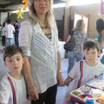 Visitantes percorrem os estandes da Semana Cultural de 2014