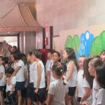 Visitantes percorrem os estandes da Semana Cultural de 2014
