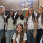 Alunos apresentam o estande do seu projeto na Semana Cultural de 2014