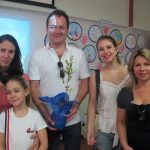 Visitantes percorrem os estandes da Semana Cultural de 2014