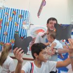 Visitantes percorrem os estandes da Semana Cultural de 2014