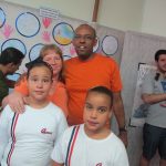 Alunos apresentam o estande do seu projeto na Semana Cultural de 2014