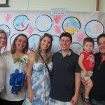 Alunos apresentam o estande do seu projeto na Semana Cultural de 2014