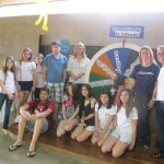 Visitantes percorrem os estandes da Semana Cultural de 2014