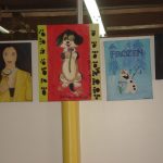 Telas pintadas pelos alunos na exposição da Oficina de Pintura