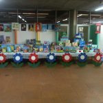 Telas pintadas pelos alunos na exposição da Oficina de Pintura