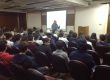 Auditório cheio de alunos durante a palestra da Defesa Civil