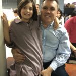 Pai e filho posam para foto na homenagem do Dia dos Pais, em agosto