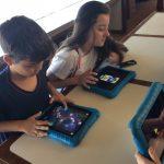 Alunos usam tablets em atividade de setembro