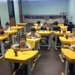 Alunos em atividade na sala de aula, em setembro
