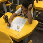 Alunos em atividade na sala de aula, em setembro