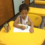Alunos em atividade na sala de aula, em setembro