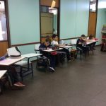 Alunos em atividade na sala de aula, em setembro