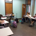 Alunos em atividade na sala de aula, em setembro