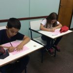 Alunos em atividade na sala de aula, em setembro