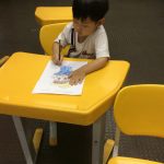 Alunos em atividade na sala de aula, em setembro