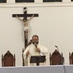 Leitura no ambão durante a Coroação de Nossa Senhora