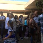 Alunos dançam a quadrilha na quadra durante a Festa Junina 2019
