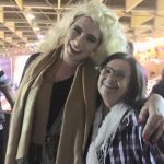 Famílias com trajes juninos posam para foto na Festa Junina 2019