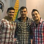 Famílias com trajes juninos posam para foto na Festa Junina 2019