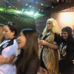 Famílias com trajes juninos posam para foto na Festa Junina 2019