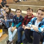Famílias com trajes juninos posam para foto na Festa Junina 2019