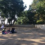 Pátio externo do colégio, registro do projeto Releitura de Imagens do 2º ano