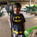Crianças fantasiadas e com o rosto pintado na colônia Super Férias