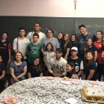 Participantes da Semana de Nossa Senhora do Calvário reunidos no colégio