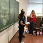 Participantes da Semana de Nossa Senhora do Calvário reunidos no colégio