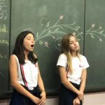 Participantes da Semana de Nossa Senhora do Calvário reunidos no colégio