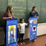 Participantes da Semana de Nossa Senhora do Calvário reunidos no colégio