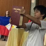 Alunos apresentam no palco durante a Semana de Nossa Senhora do Calvário