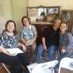 Participantes reunidos às mesas no encontro da Festa de Nossa Senhora do Calvário