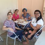 Participantes reunidos às mesas no encontro da Festa de Nossa Senhora do Calvário