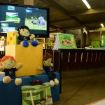 Estande com os trabalhos dos alunos na exposição da Semana Cultural
