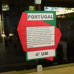 Estande com os trabalhos dos alunos na exposição da Semana Cultural