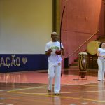 Apresentação de capoeira no ginásio durante a Semana Cultural
