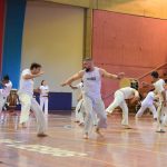 Apresentação de capoeira no ginásio durante a Semana Cultural