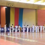 Apresentação de capoeira no ginásio durante a Semana Cultural