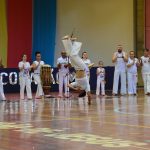 Apresentação de capoeira no ginásio durante a Semana Cultural