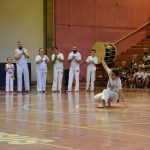 Apresentação de capoeira no ginásio durante a Semana Cultural