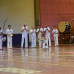 Apresentação de capoeira no ginásio durante a Semana Cultural