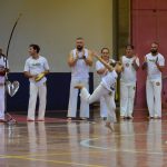 Apresentação de capoeira no ginásio durante a Semana Cultural