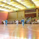 Apresentação de dança típica no ginásio durante a Semana Cultural