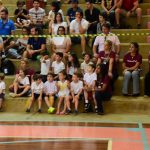 Público acompanha as apresentações da Semana Cultural no ginásio
